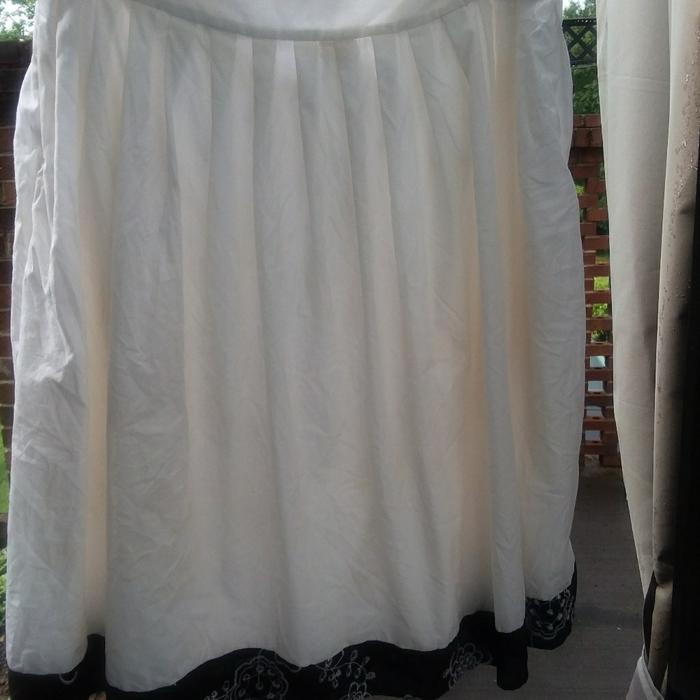 Sangria Skirt with Embroidered Bottom